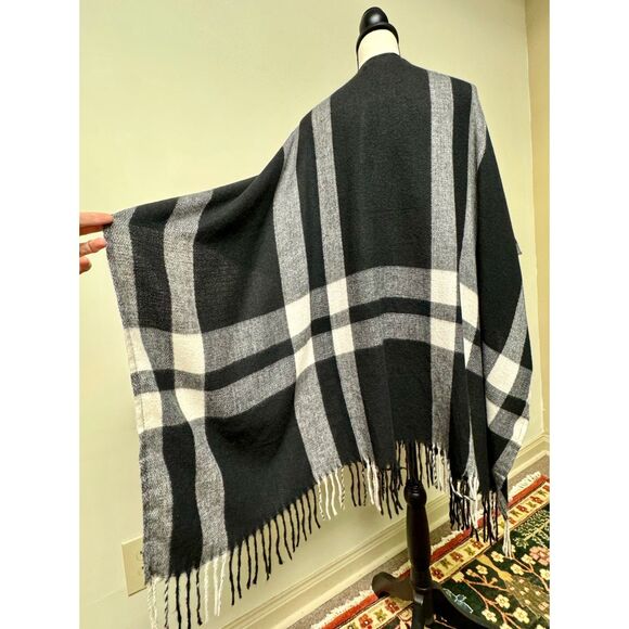 THREE DOTS Black/Ivory Erin Plaid Cashmere/Wool Blend Blanket Wrap, O/S - Picture 3 of 6